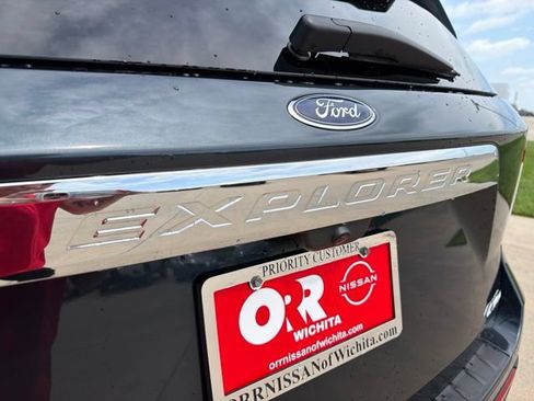 Used 2023 Ford Explorer XLT w/ Equipment Group 202A AWD/4WD image 13
