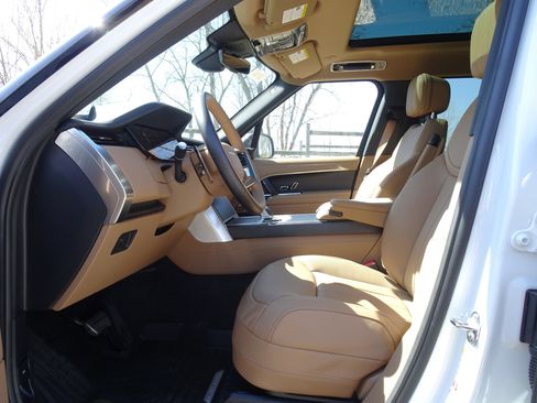 New 2026 Land Rover Range Rover Long Wheelbase SE image 2