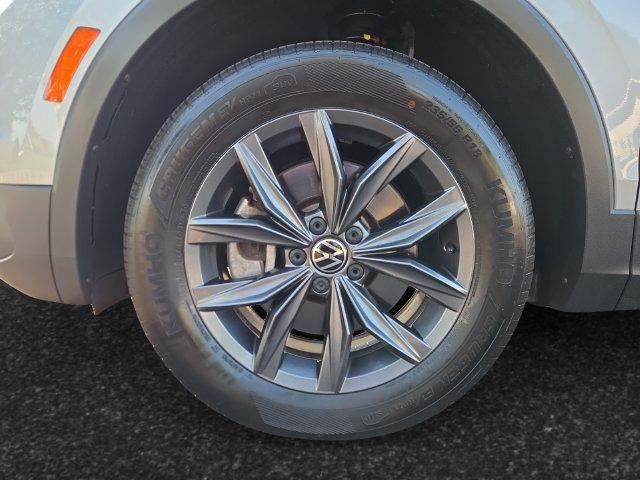 Used 2022 Volkswagen Tiguan SE AWD/4WD image 4