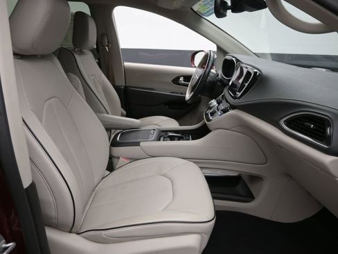 Used 2021 Chrysler Pacifica Limited w/ Premium & Safety Sphere Group image 7