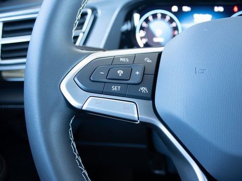 Used 2024 Volkswagen Atlas Cross Sport SE image 38