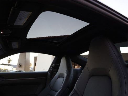 Used 2025 Porsche 911 Carrera image 39