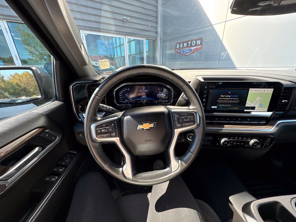 Used 2025 Chevrolet Silverado 1500 LT AWD/4WD image 15