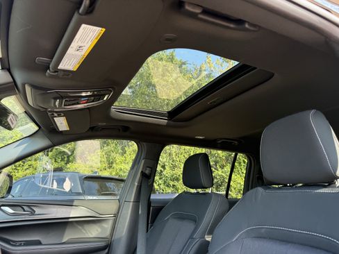 New 2025 Jeep Grand Cherokee L Laredo image 17