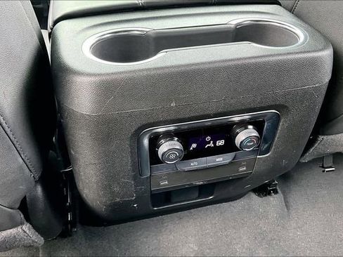 Used 2025 Chevrolet Suburban Z71 AWD/4WD image 10
