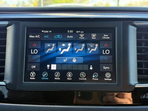 Used 2020 Chrysler Pacifica Touring-L FWD image 35