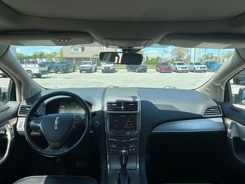 Used 2012 Lincoln MKX AWD image 12