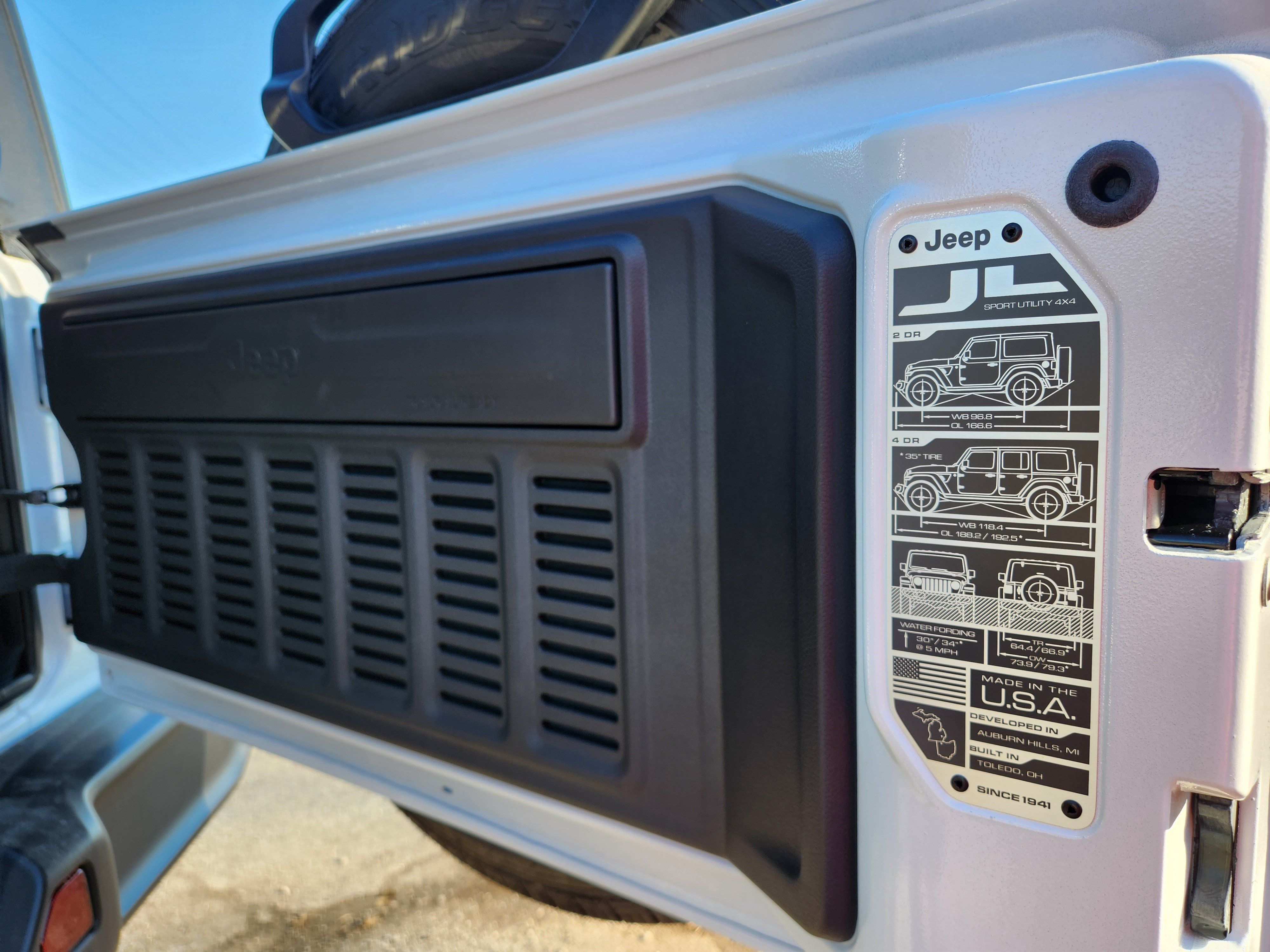 New 2025 Jeep Wrangler Unlimited Sahara AWD/4WD image 24