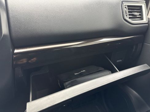 Used 2018 Nissan Titan SV w/ SV Convenience Package RWD image 32