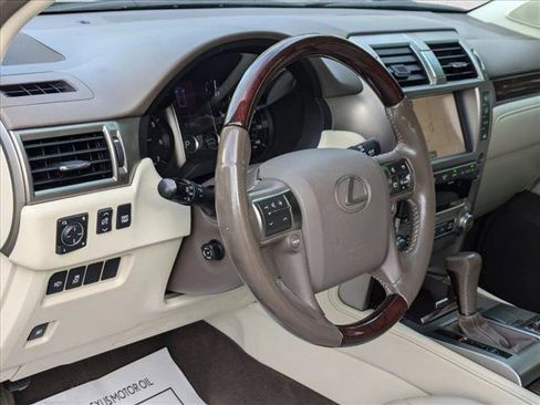 Used 2017 Lexus GX 460 image 10