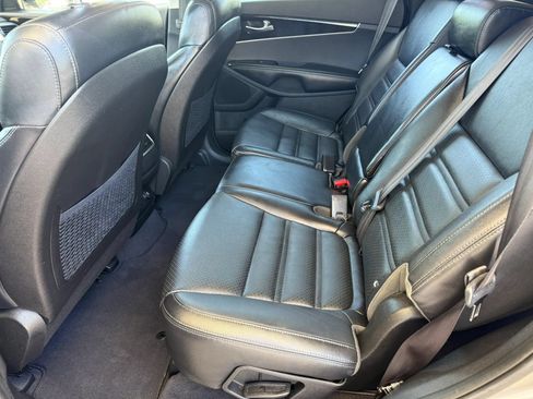 Used 2016 Kia Sorento EX FWD image 10