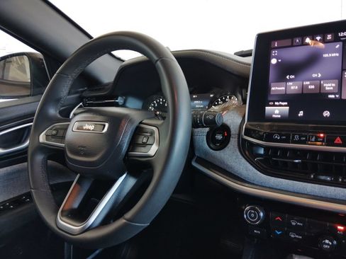Used 2024 Jeep Compass Latitude AWD/4WD image 27
