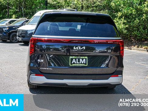 Used 2025 Kia Carnival FWD image 10