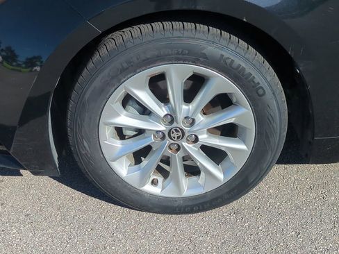 Used 2021 Toyota Corolla LE image 12