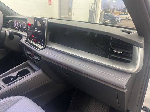 New 2026 Volkswagen Tiguan SE R-Line image 40