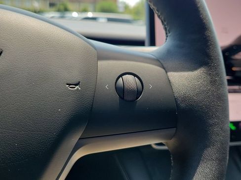 Used 2023 Tesla Model Y Long Range AWD/4WD image 13