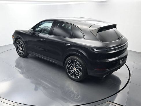 Certified 2025 Porsche Cayenne AWD/4WD image 36