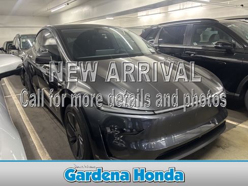Used 2026 Tesla Model Y AWD image 1