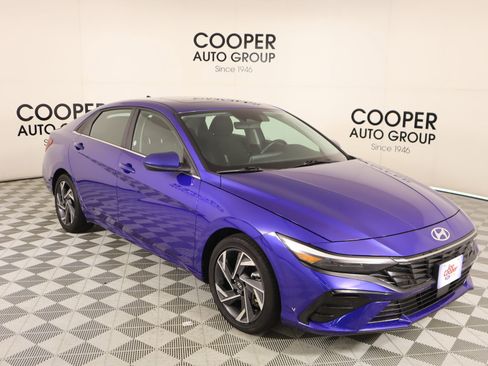 Used 2025 Hyundai Elantra SEL image 1