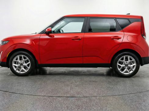 Used 2025 Kia Soul LX w/ LX Technology Package image 5