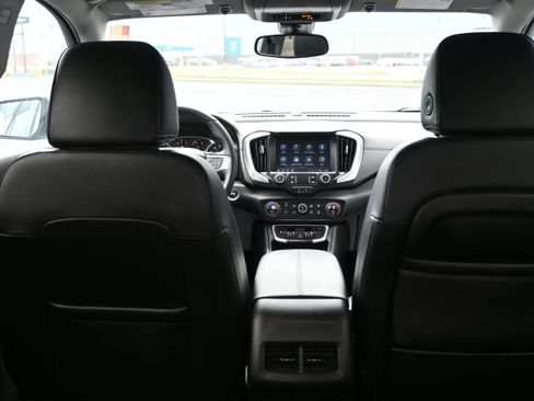 Used 2023 GMC Terrain SLT image 14