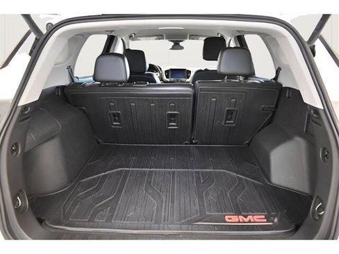 Used 2024 GMC Terrain SLT w/ Elevation Edition image 18