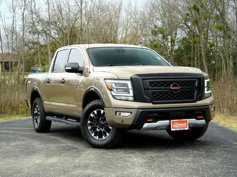 Used 2020 Nissan Titan PRO-4X w/ Pro-4x Convenience Package image 1