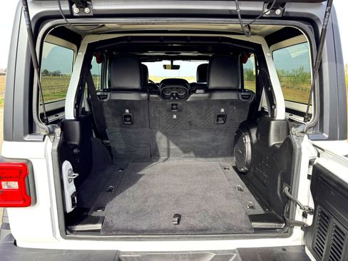 Used 2018 Jeep Wrangler Unlimited Rubicon image 8