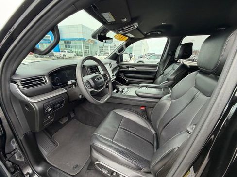 Used 2024 Jeep Wagoneer Series II w/ Flexible Seating Group AWD/4WD image 16