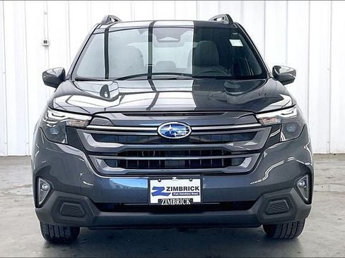 Used 2025 Subaru Forester Premium AWD/4WD image 3