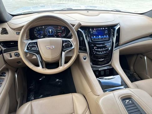 Used 2018 Cadillac Escalade Platinum image 11