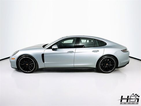Used 2023 Porsche Panamera Platinum Edition image 9