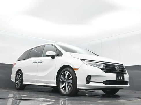 Certified 2024 Honda Odyssey Touring image 10