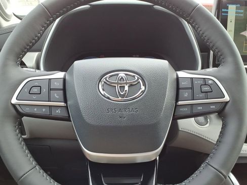 New 2026 Toyota Highlander Limited AWD/4WD image 15