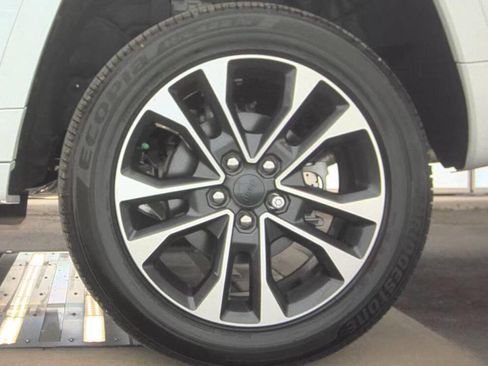 Used 2024 Jeep Grand Cherokee Overland AWD/4WD image 11