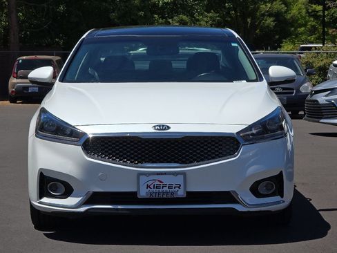 Used 2017 Kia Cadenza Premium w/ Luxury Package FWD image 9