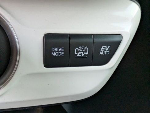 Used 2019 Toyota Prius Prime Premium image 31