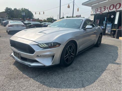 Used 2019 Ford Mustang Premium RWD image 3