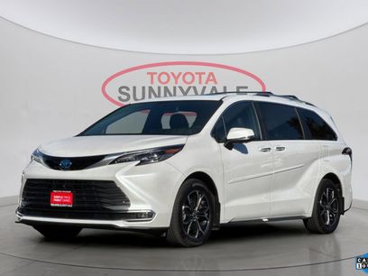Used 2025 Toyota Sienna Platinum