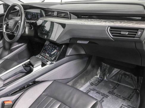 Used 2021 Audi e-tron Premium w/ Convenience Plus Package image 47