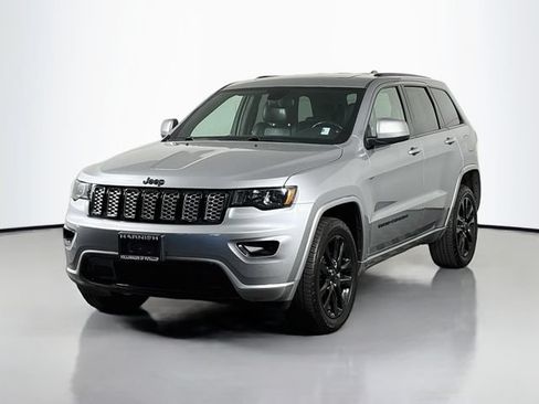 Used 2020 Jeep Grand Cherokee Altitude AWD/4WD image 3