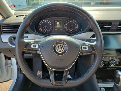 Used 2020 Volkswagen Passat 2.0T SE FWD image 17