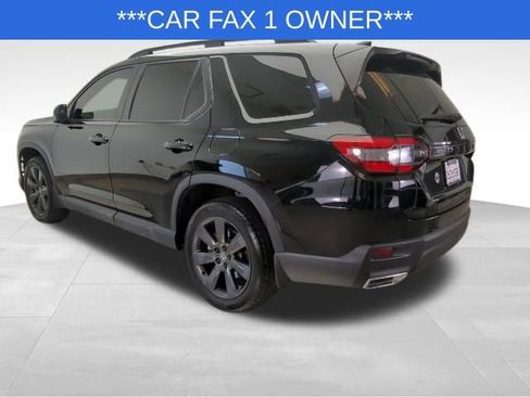 Certified 2025 Honda Pilot Sport image 3
