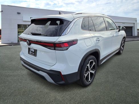 New 2026 Volkswagen Tiguan SE FWD image 3