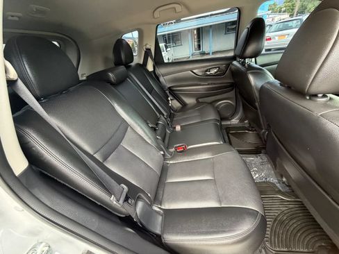 Used 2018 Nissan Rogue SL FWD image 21