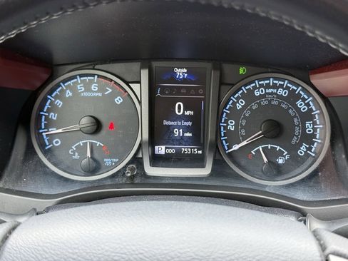 Used 2018 Toyota Tacoma TRD Sport image 14