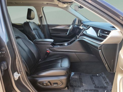 Used 2022 Jeep Grand Cherokee L Limited image 36