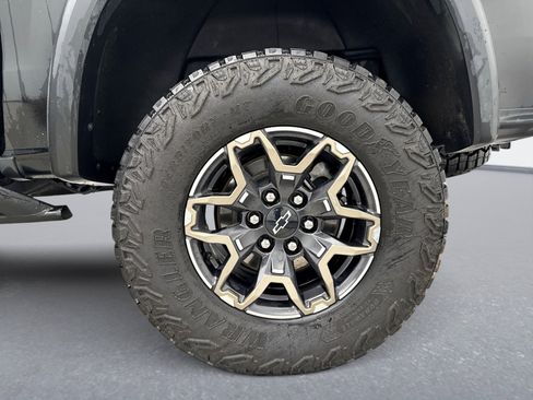 Used 2024 Chevrolet Colorado ZR2 w/ ZR2 Convenience Package III image 13