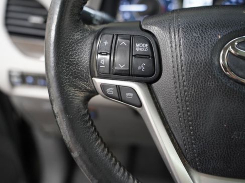 Used 2017 Toyota Sienna XLE Premium w/ Outdoor Package image 13