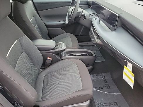 New 2026 Nissan Leaf image 18